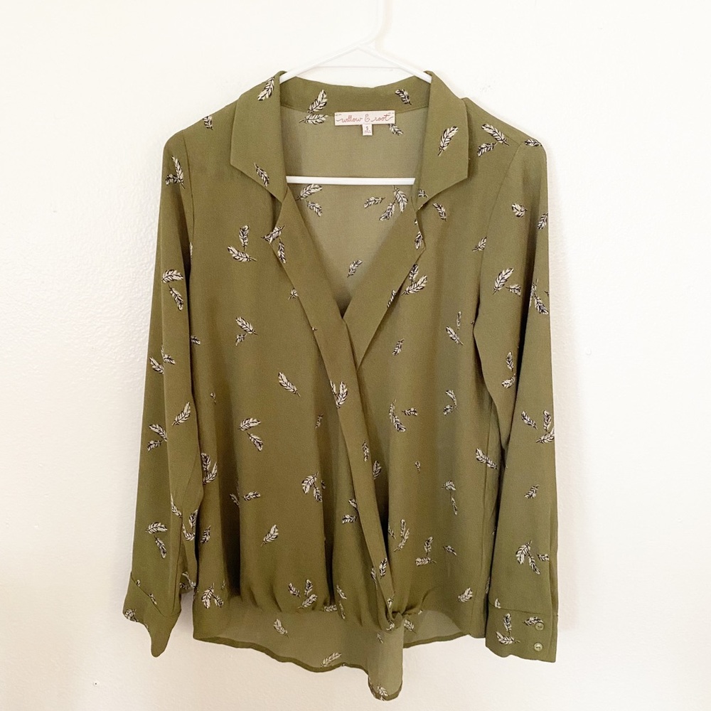 Willow and Root Women’s Green Leaf Print Blouse Size Small